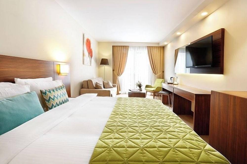 The White Orient Hotel 1