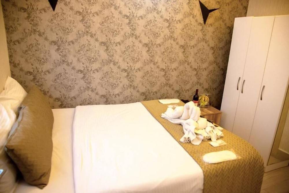 Honey Hotel 2