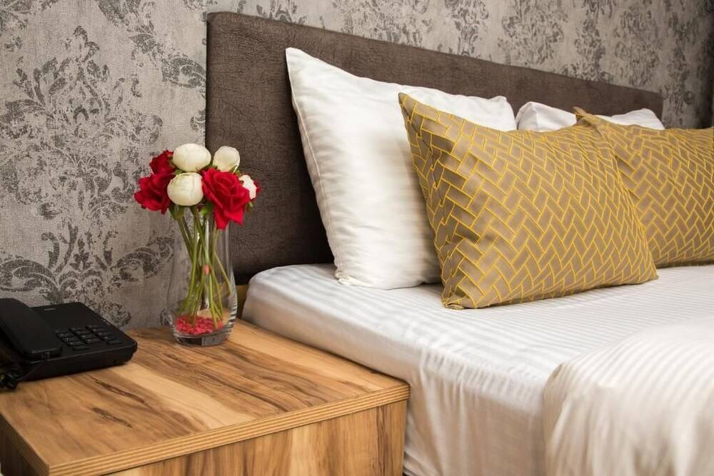 Honey Hotel 1