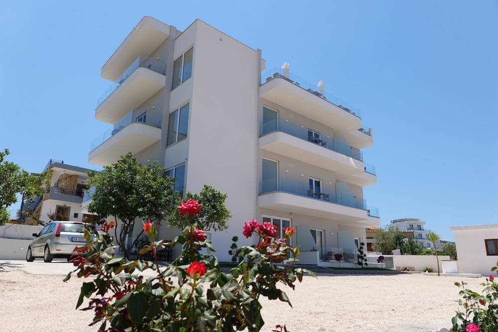 Summer Point Hotel 1