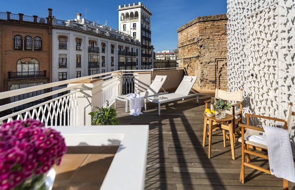 Torre Homenaje Historical Suites 1