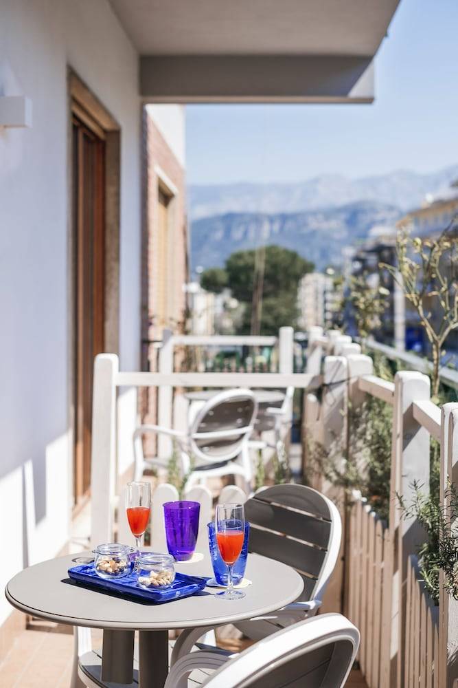 Luiselle Charming Accommodation Sorrento City Center 1