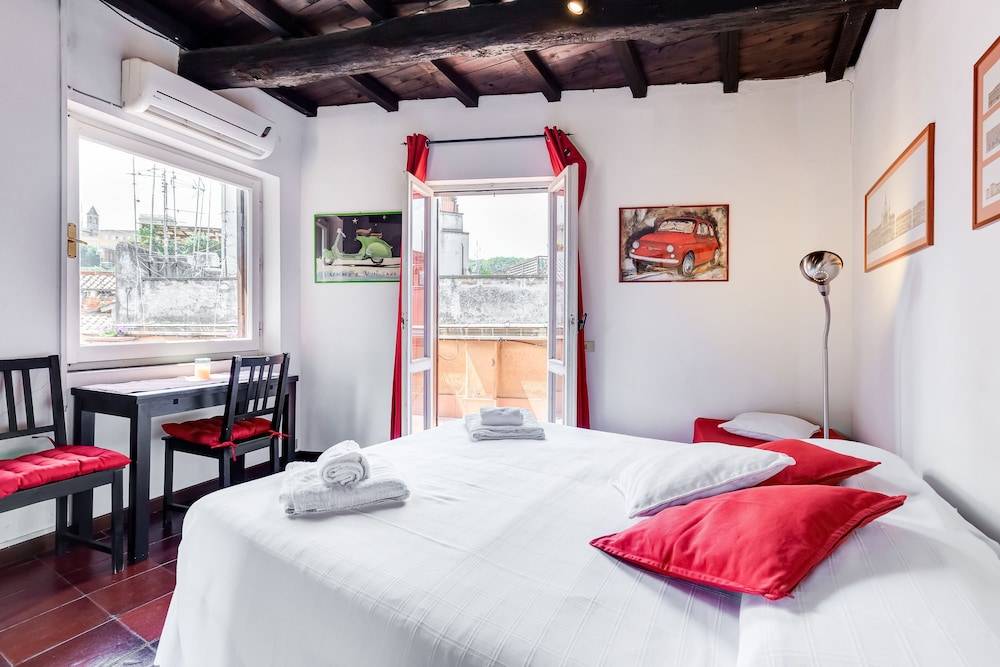 Romantic House in Trastevere 1
