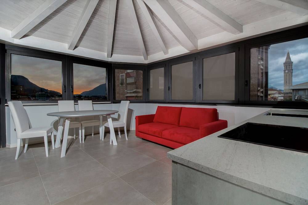 Lake Como Apartments 1