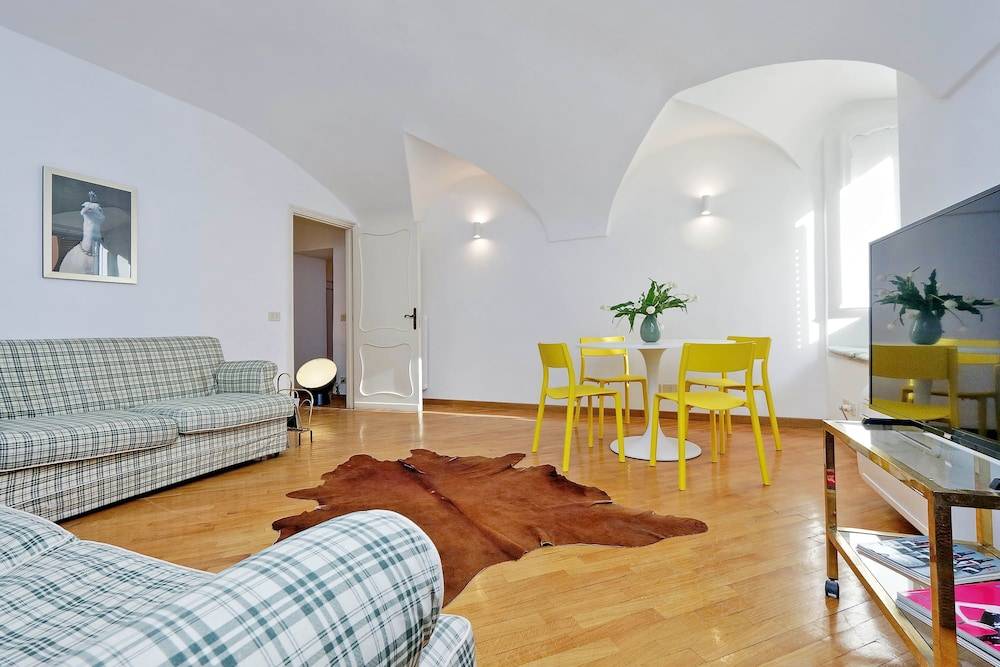 Clementina Charme - My Extra Home 1
