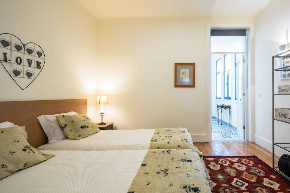 Apartamento A Francos Artist Painting 1 2