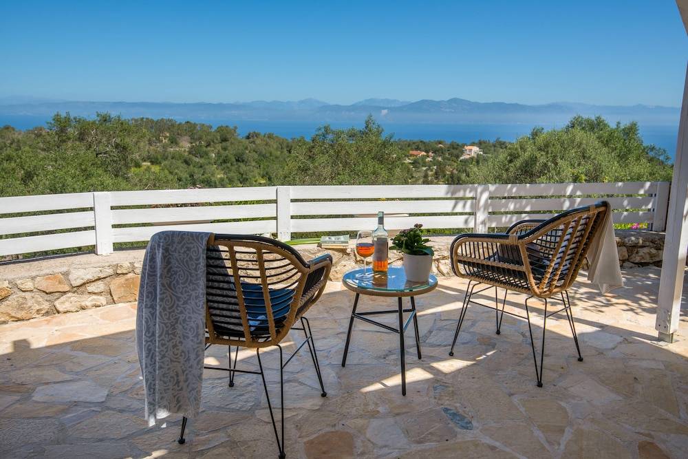 Paxos Couple House by Konnect 1