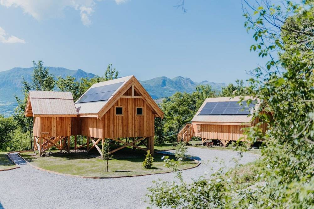Les cabanes du Dauphiné 1