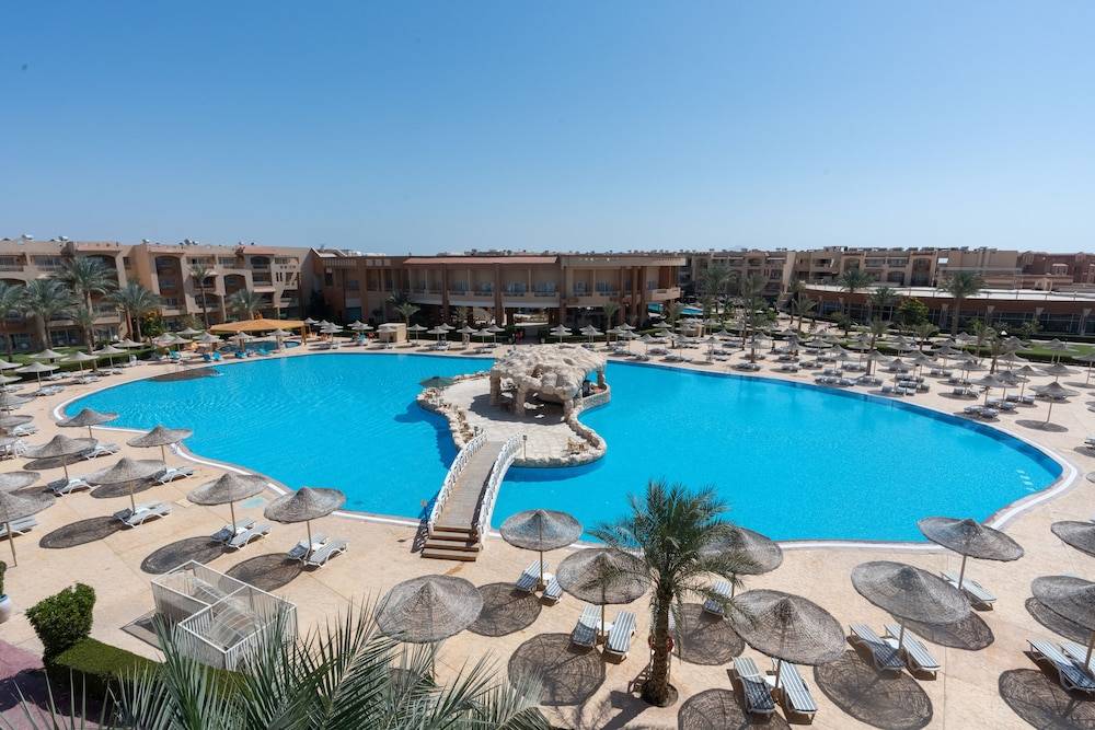 Parrotel Lagoon Waterpark Resort 1