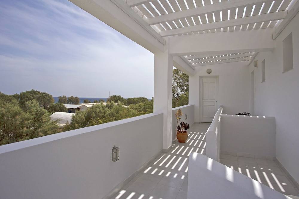 Sunrise Studios in Perissa 1
