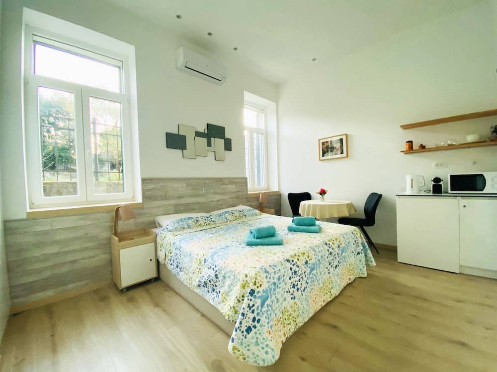 En-suite Rose on Rokova Street 1