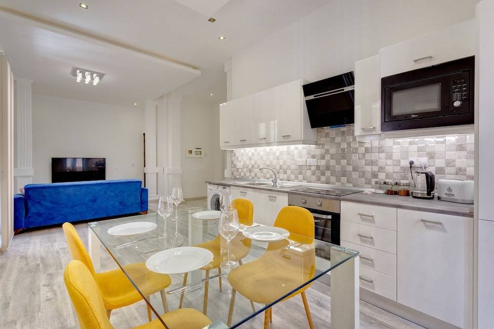 Stylish 2 Bedroom Apartment in an Amazing Location 1