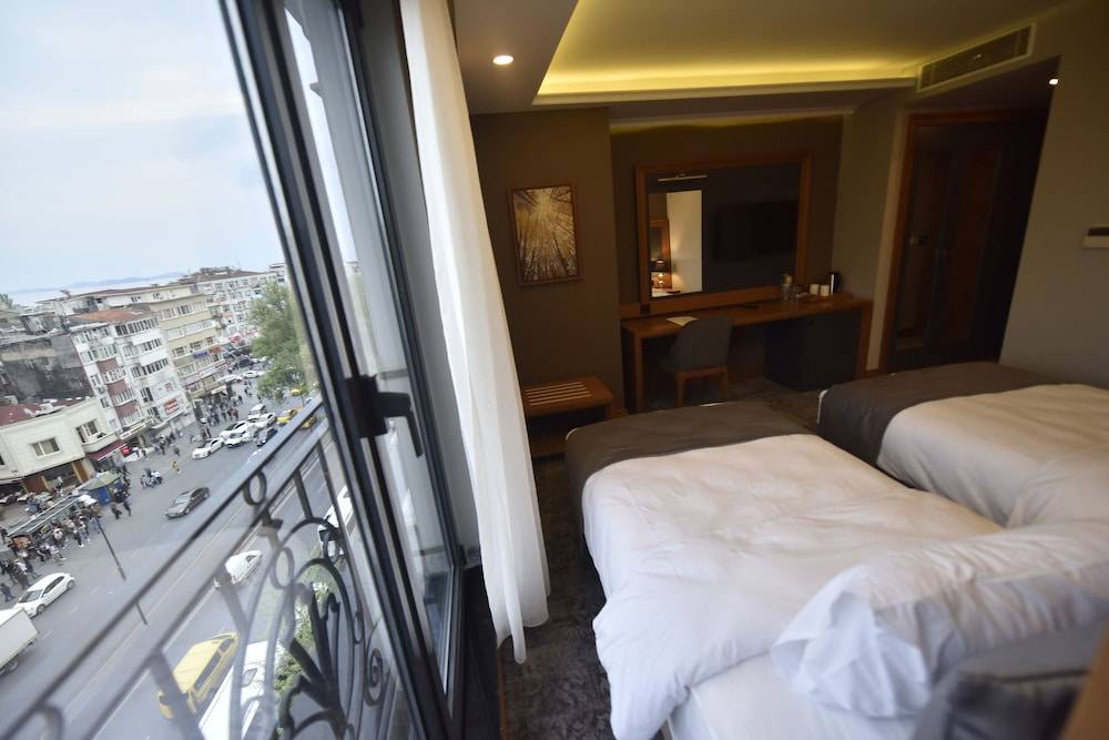 FOUR SEVEN HOTEL 2