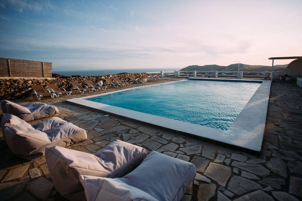 Mykonos Supreme Comfort Suites & Villas 1