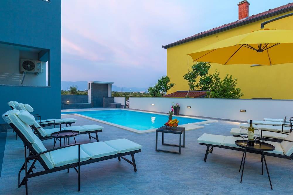 Pool Apartments Privilege 1