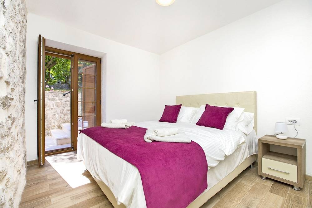 Apartments Mezini 11 2