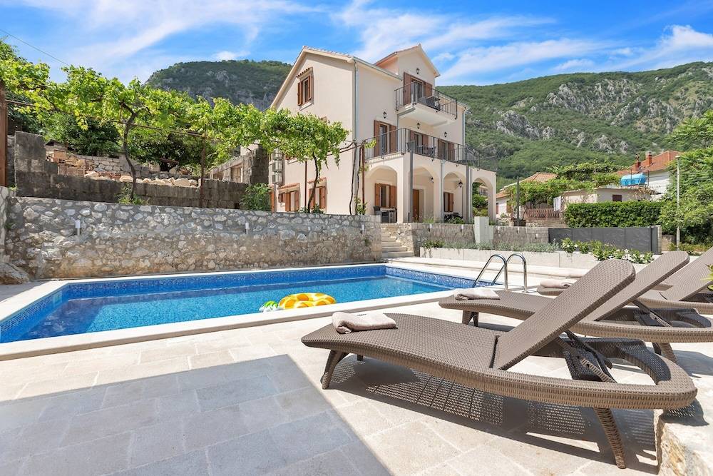 Apartments Mezini 11 1