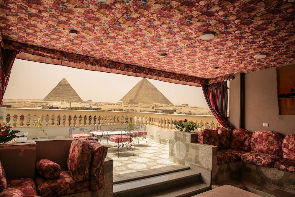 Queen Pyramids View Inn 1