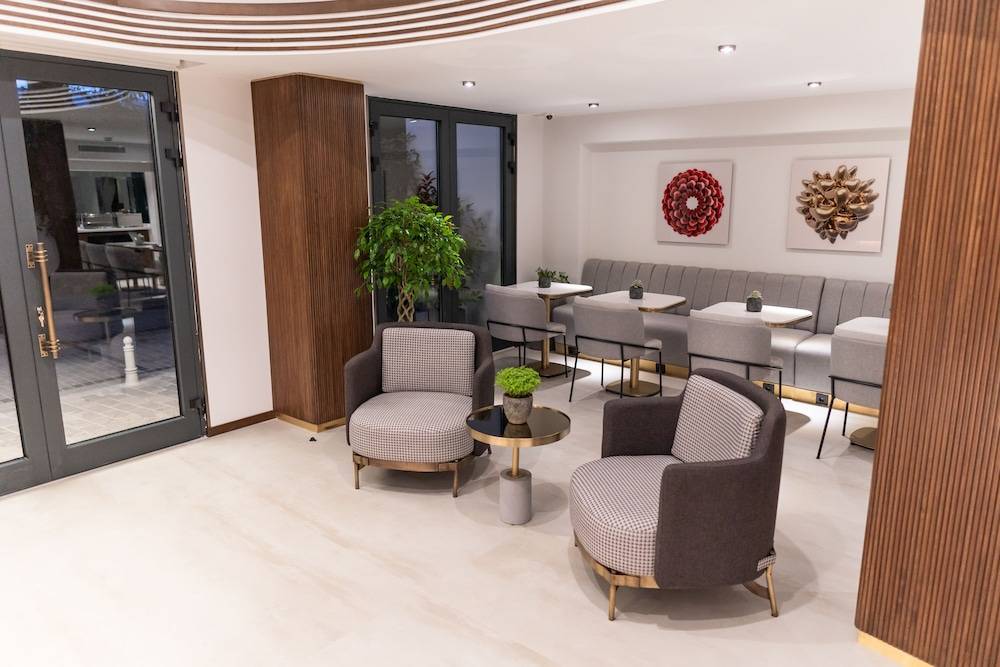 MEG HOTEL 2