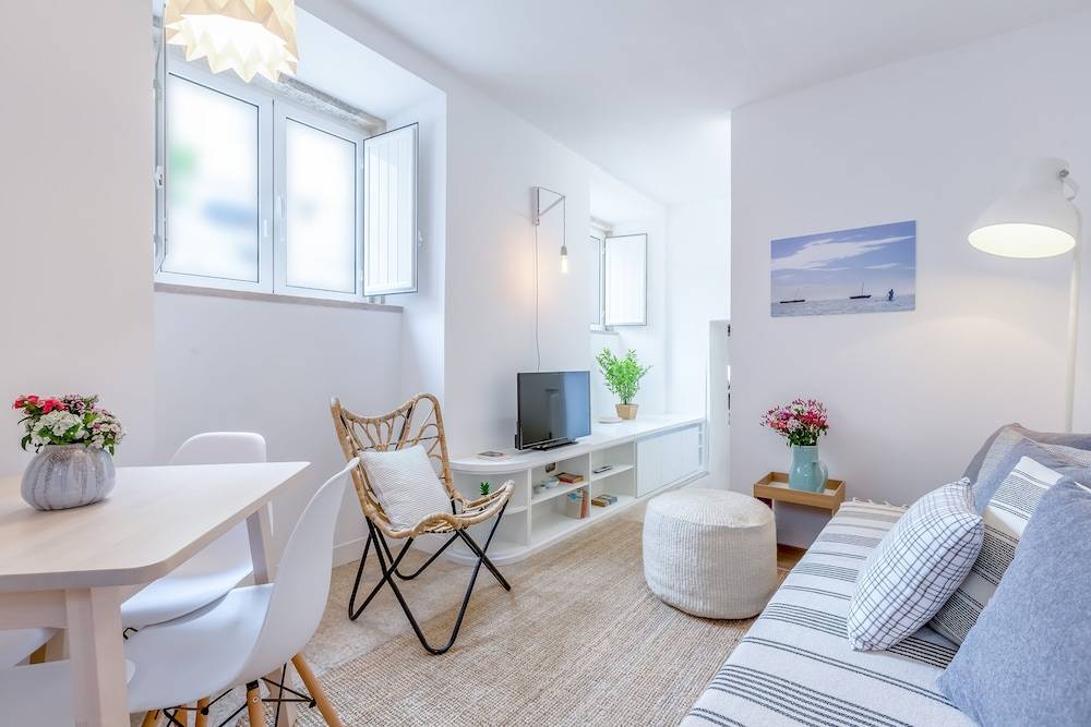 Renovated Typical Baixa Apartment, By TimeCooler 1