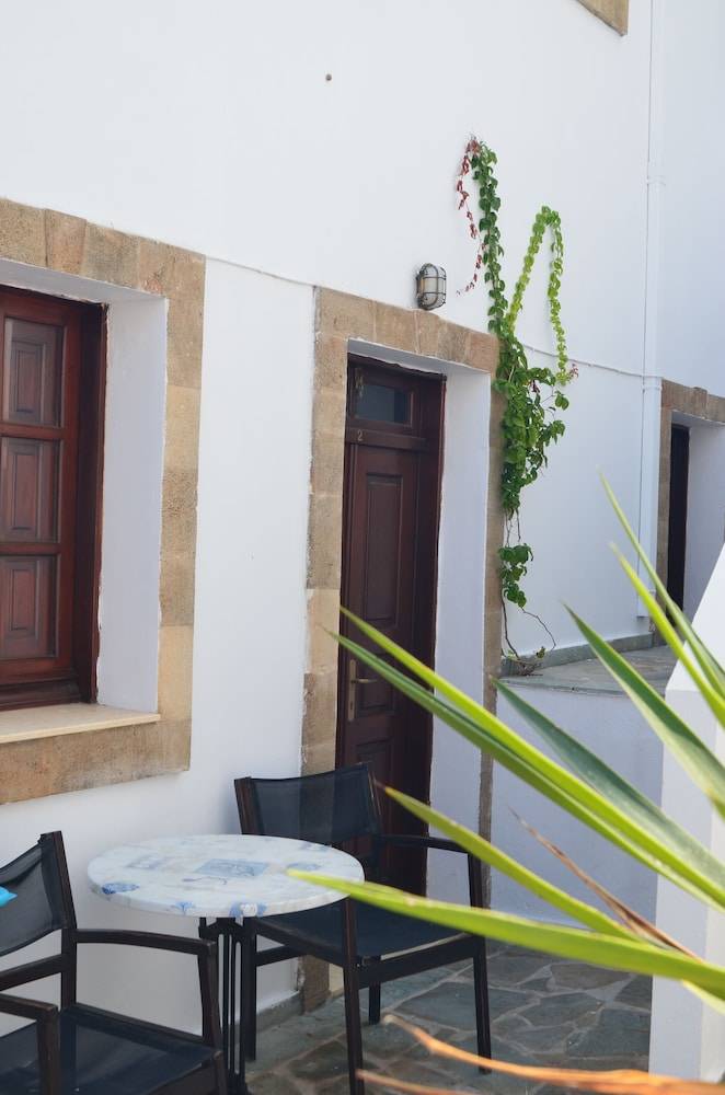 PHILIPPOS STUDIOS & APT 2