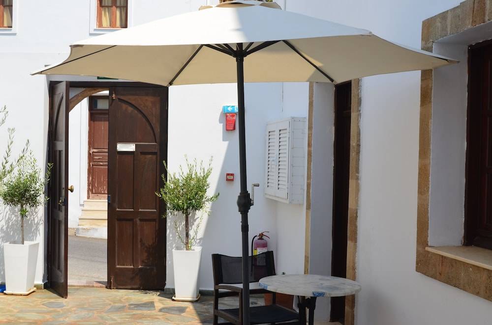 PHILIPPOS STUDIOS & APT 1