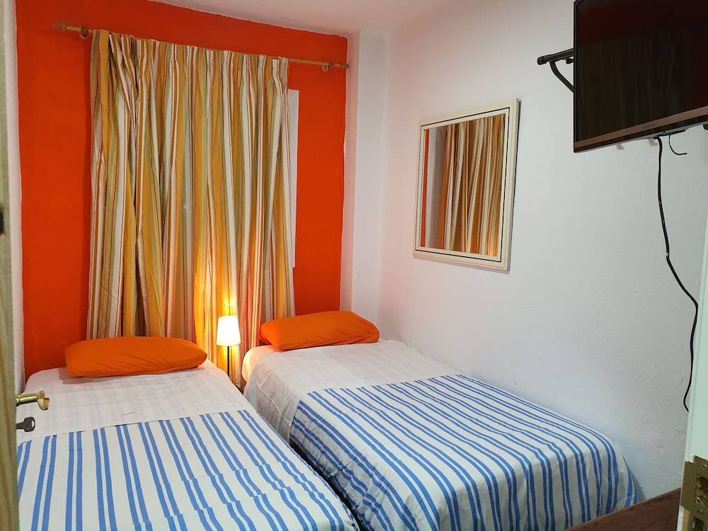 Low Cost Room Plaza de Hierro IV 1