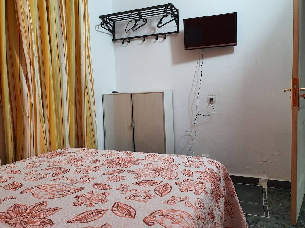 Low Cost Room Plaza de Hierro I 2
