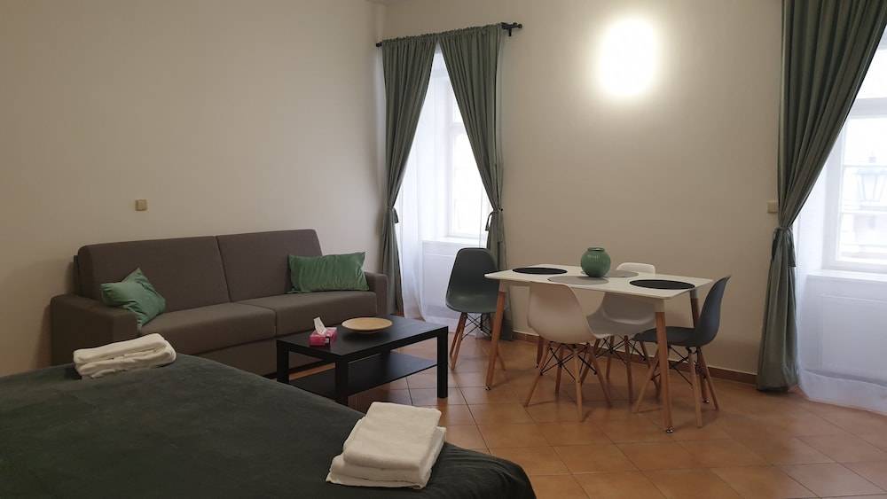 White Swan Boutique Apartments 2