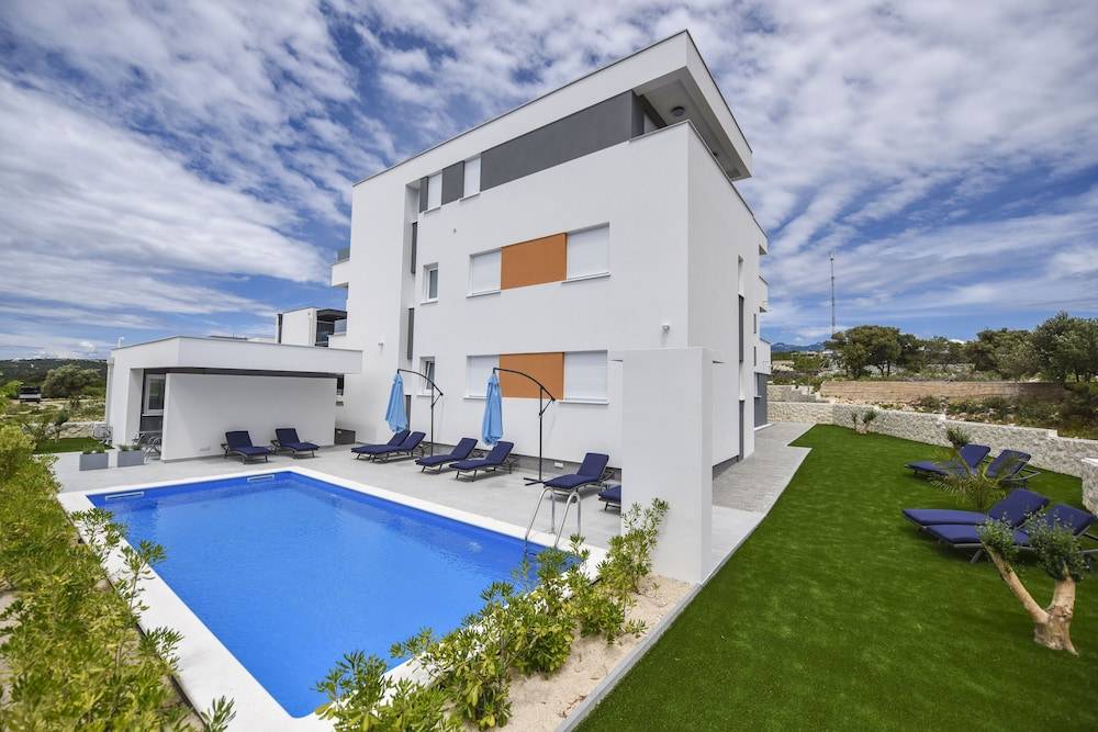 Pool Apartments & Rooms Mare 1