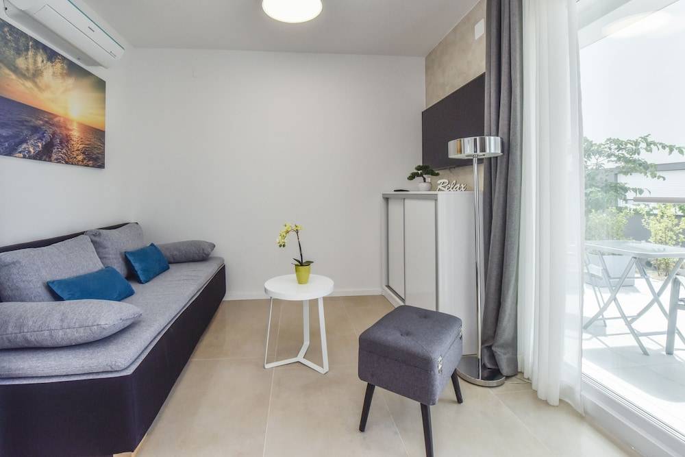 Pool Apartments & Rooms Mare 2