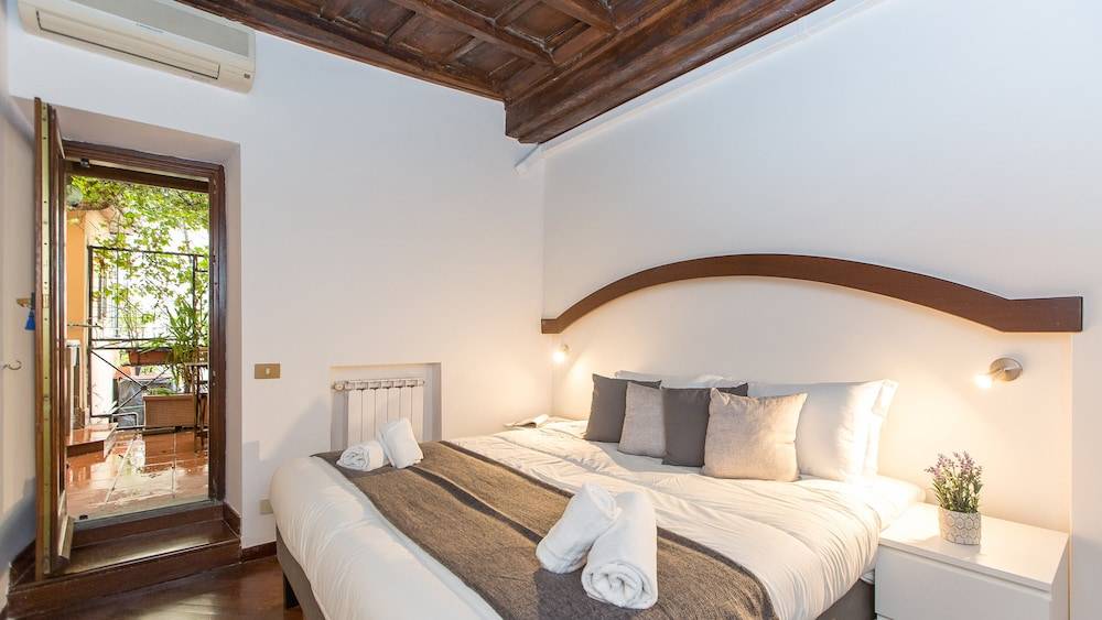 Rental in Rome Scala Deluxe Terrace 2
