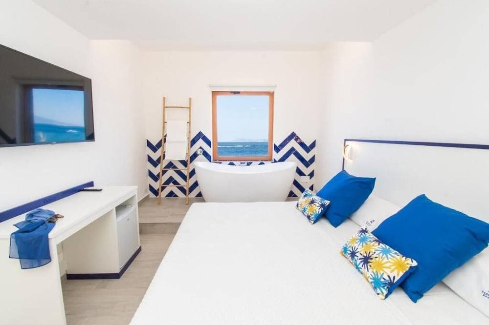 Sapphire Rooms 1