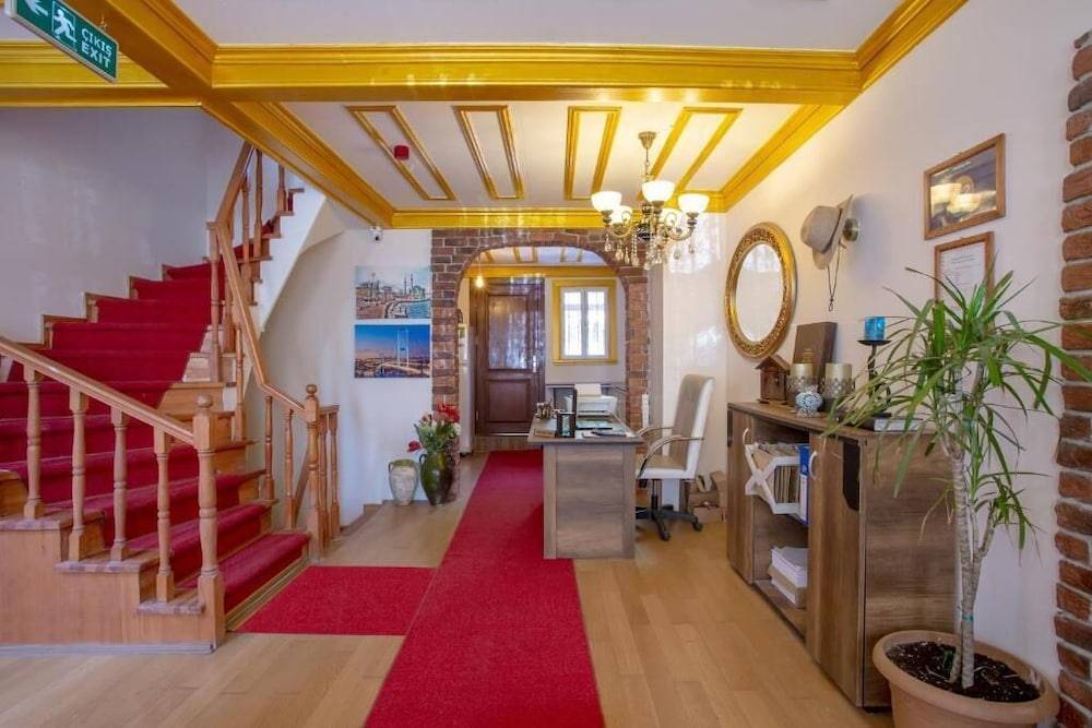 April Mansion 2