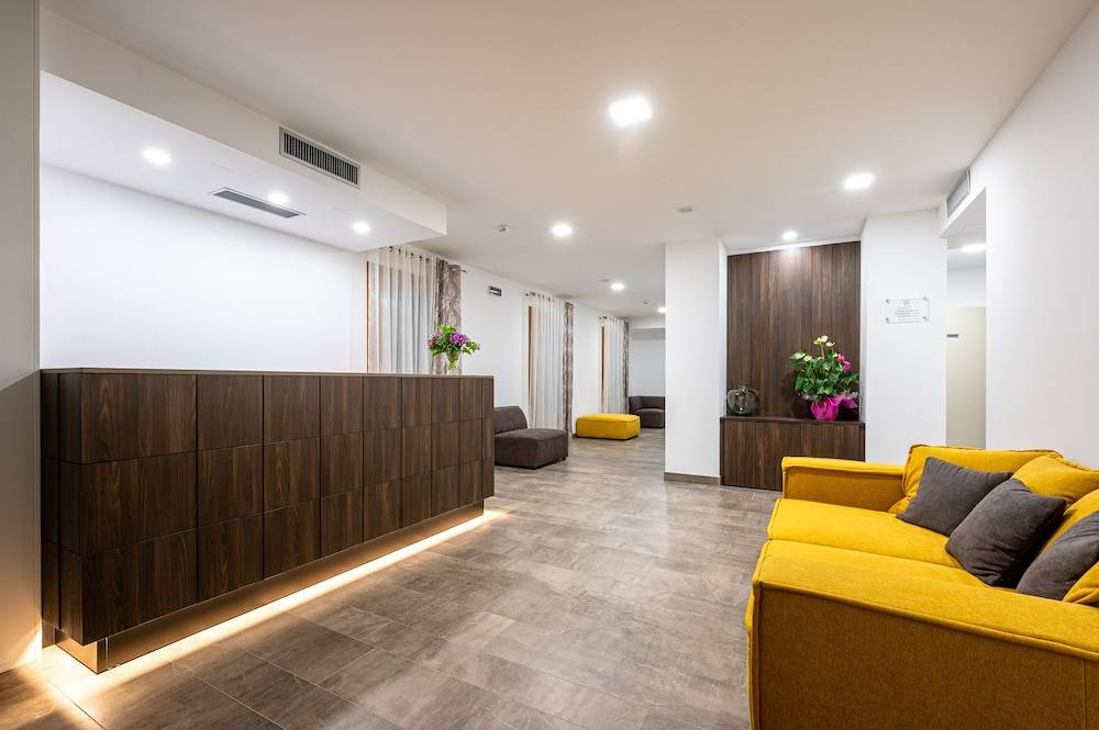 HOTEL TRILAGO 2