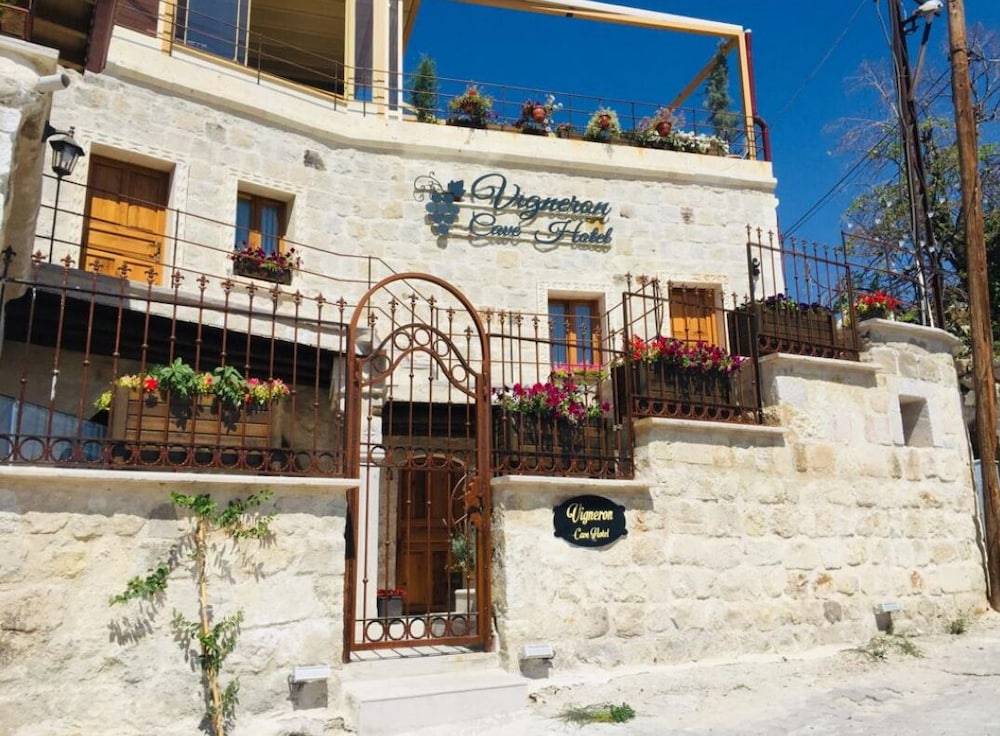 Vigneron Cave Hotel 1