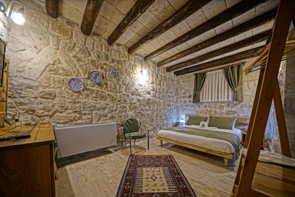 Vigneron Cave Hotel 2