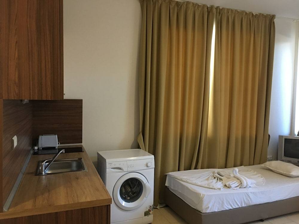 Flower Street Luxury Studios in Palm Residence 2