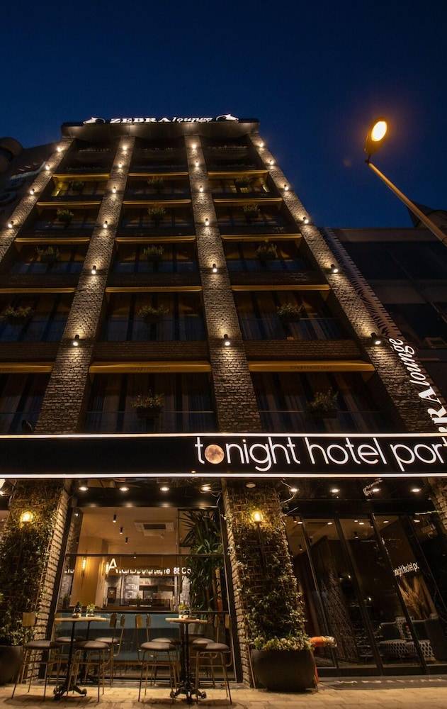 Tonight Hotel Port 1