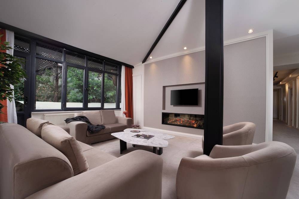 Walton Gardens Pera 1