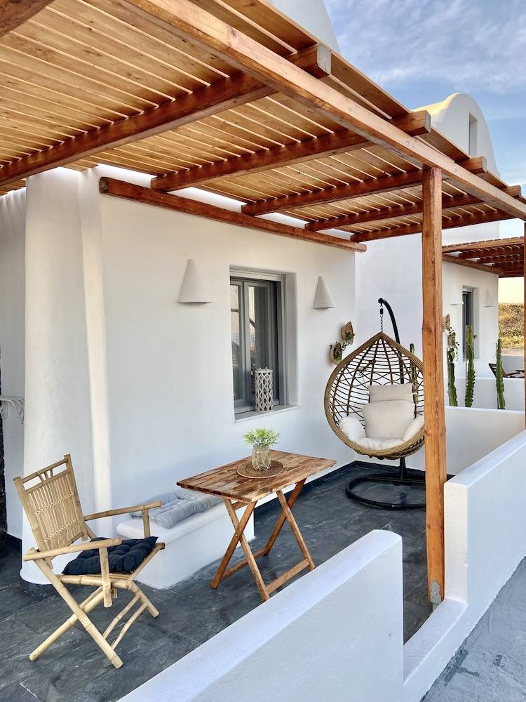 Aeron Suites 1