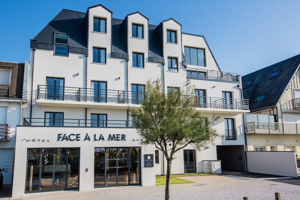 Hôtel & Spa FACE À LA MER 1