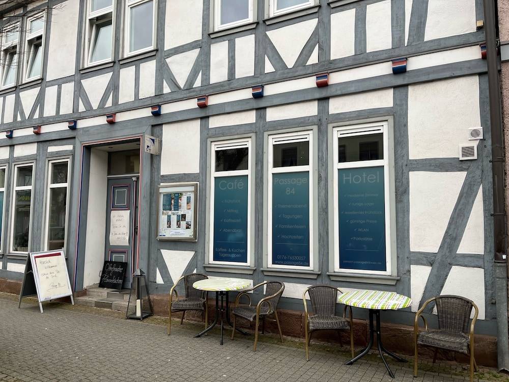 Passage 84 - Hotel & Café 1