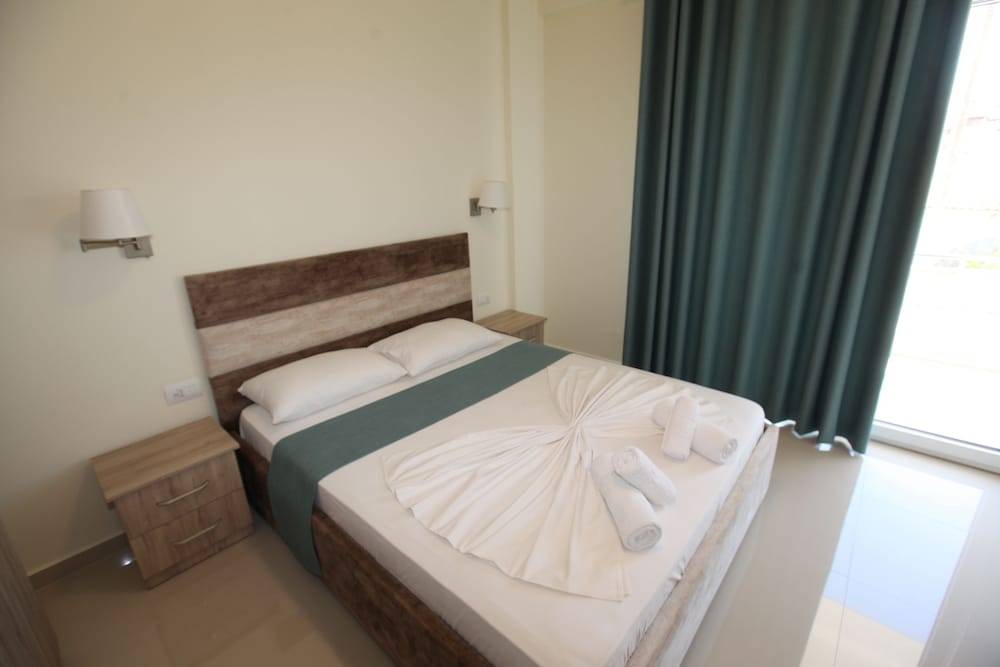 Golden Hotel 2