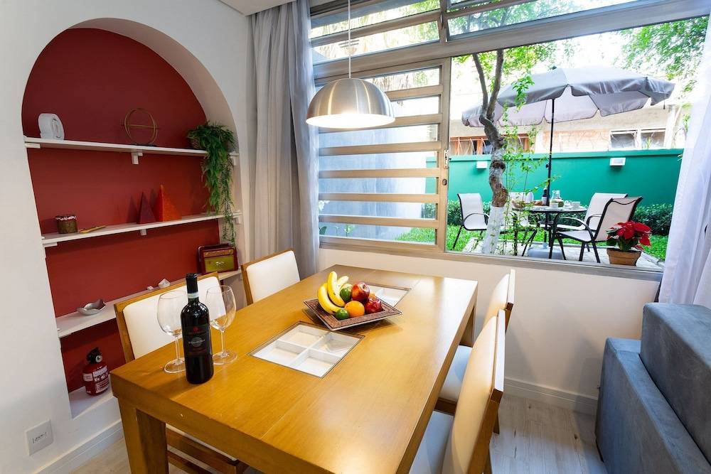 Apartamento com quintal em Alto de Pinheiros 1