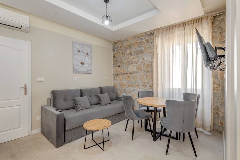 InMotion Luxury Rooms 2