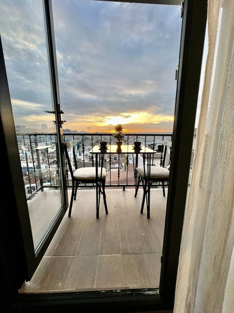 Taksim Larissa hotel suites 1