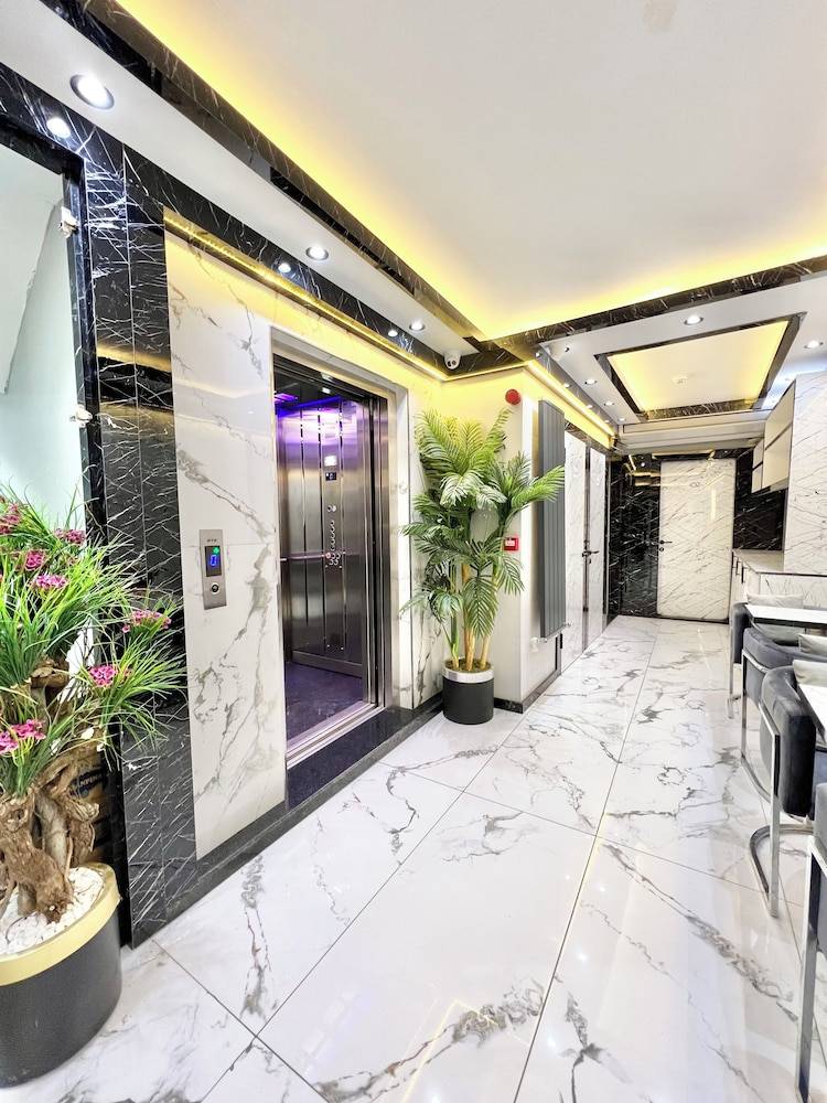 Taksim Larissa hotel suites 2