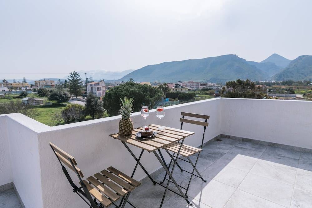 Ermis Luxury Suites & Apartments 1