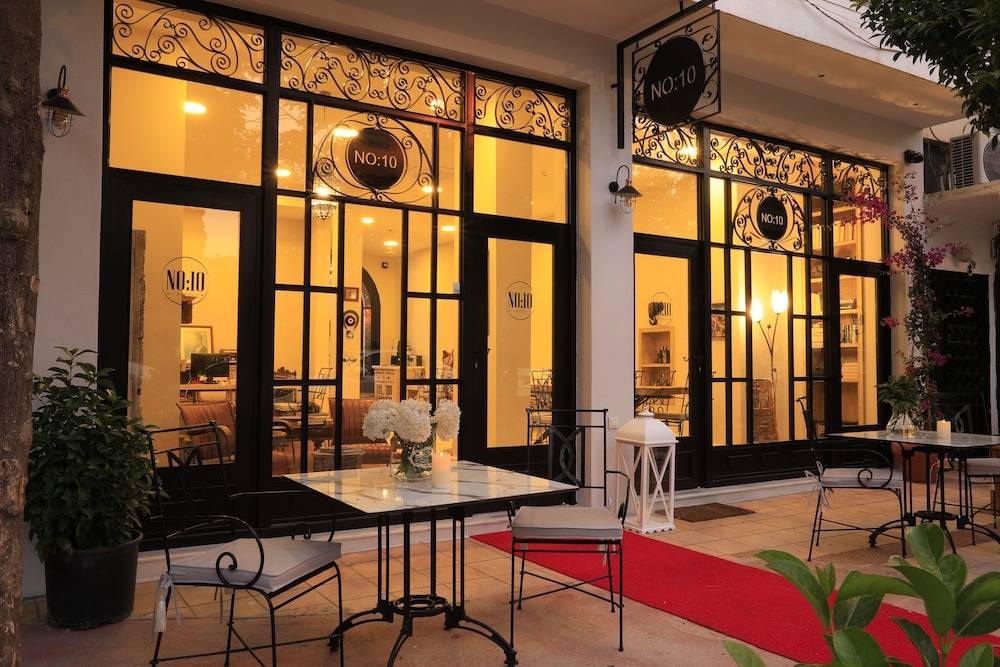 No 10 Hotel 1